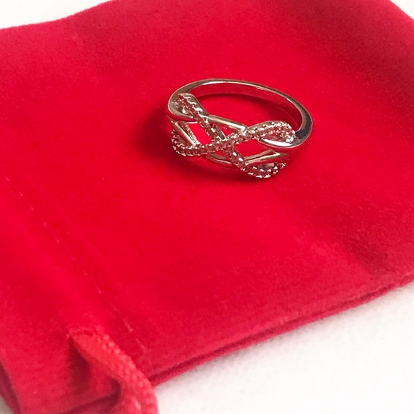 Beautiful Silver Crystal Ring in Size 7 - Picture 2 of 2